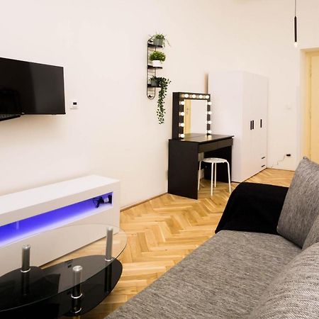 Black & White Apartment Prague By Wenceslas Square And Muzeum Eksteriør bilde