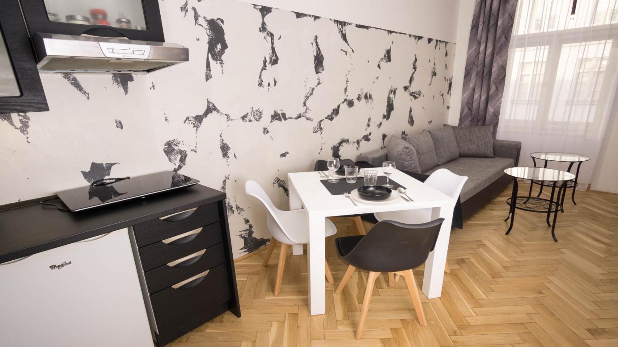 Black & White Apartment Prague By Wenceslas Square And Muzeum Rom bilde